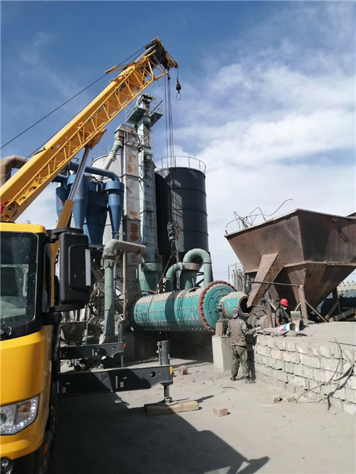 泰兴市设备搬运等各类工程项目中，吊车起着关键作用